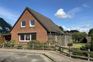 Familienfreundliches Einfamilienhaus mit Garage und Obstgarten  in ruhiger Wohnlage – Nordfriesland (Kreis) – Vorschaubild 1