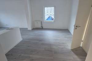 "Frisch sanierte 3-Zimmer-Wohnung mit modernem Flair – Einziehen und Wohlfühlen!" – Solinger Str. 8, 42349 Cronenberg, Wuppertal – Vorschaubild 1