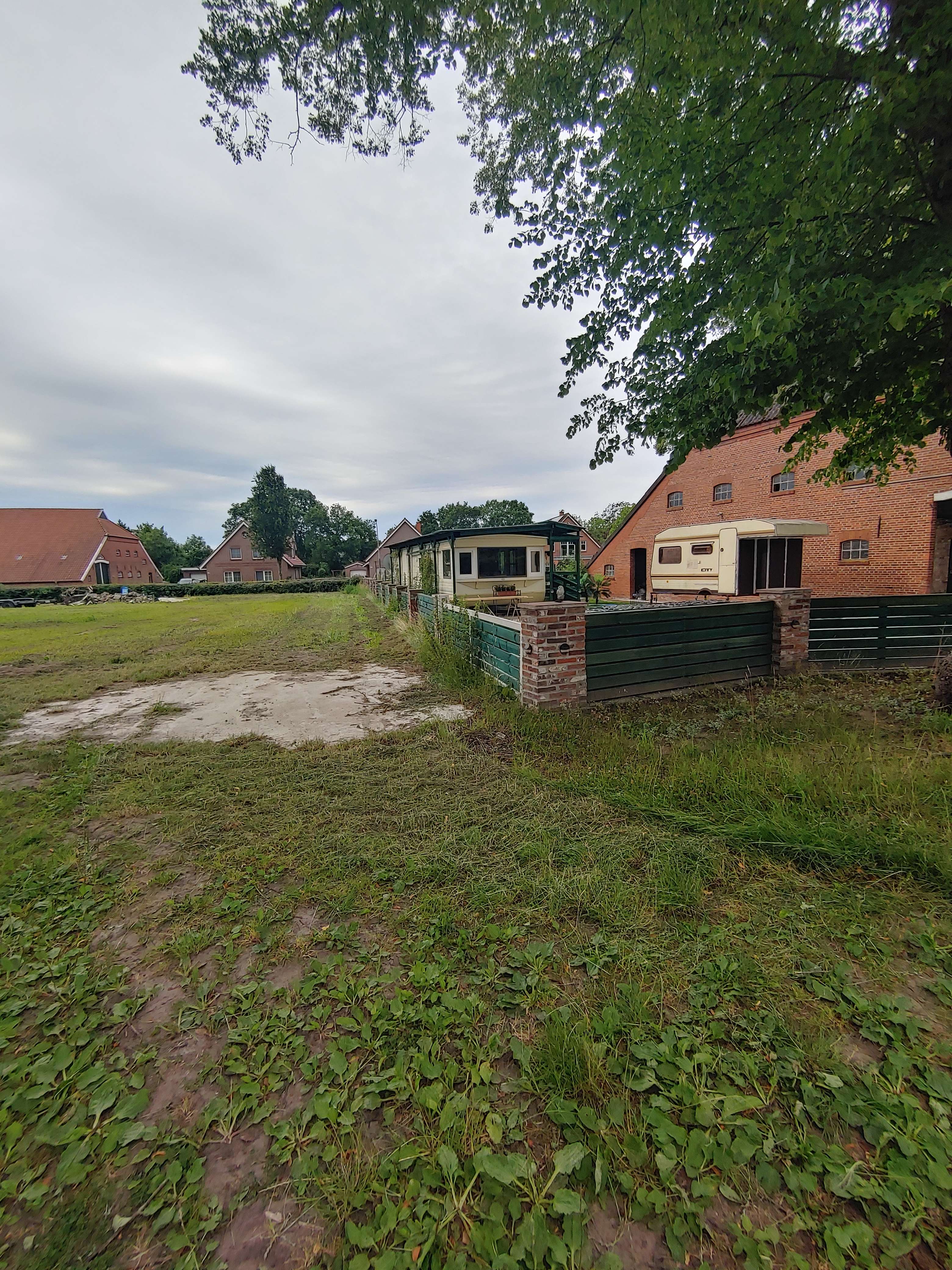 Gulfhaus in malerischer Stille mit altem Baumbestand in Holtland, Leer Kreis – Bild 3