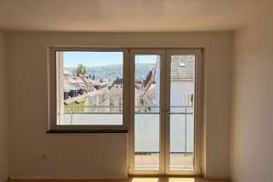 Lichtdurchflutete 2,5-Zimmer-Wohnung mit 2 Balkonen am Hölderlinplatz