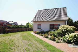 Einfamilienhaus plus Einliegerwohnung im Nebengelaß - 10 Gehminuten zum Stettiner Haff – Die vollständige Adresse der Immobilie erhältst du vom Anbieter., 17375 Mönkebude – Vorschaubild 1