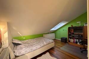 Charmante 3-Zi-DG-Wohnung: 72m² Wohnfl., 105m² Grundfl., Balkon, Keller, Parkplatz & große Terrasse. – Die vollständige Adresse der Immobilie erhältst du vom Anbieter., 70599 Plieningen (Ortsteil), Stuttgart – Vorschaubild 15