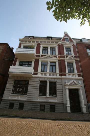 ALTBAUWOHNUNG IN ZENTRALER, GRÜNER LAGE (RÖMBKE IMMOBILIEN KG)