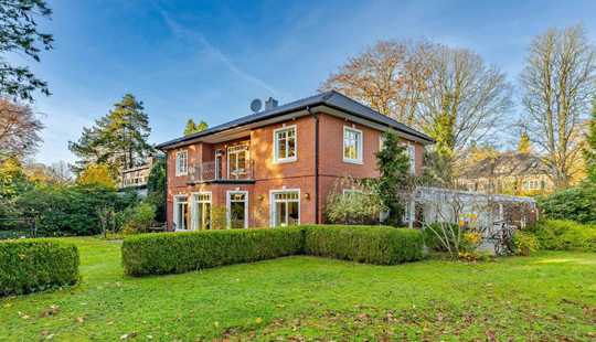 Bild von Villa in Hochkamp auf einem sonnigen Grundstück