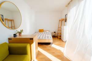 Helle 1-Zimmer Penthouse-Wohnung in Ramersdorf 