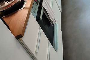2-Zimmer-Wohnung mit großer Küche, Südbalkon & Tageslichtbad im Südviertel (Küche & Böden inkl.)