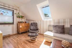 Charmante Doppelhaushälfte mit Kamin, Gartenidylle und viel Raum für Familie in Berlin-Kaulsdorf – Die vollständige Adresse der Immobilie erhältst du vom Anbieter., 12621 Kaulsdorf, Berlin – Vorschaubild 14