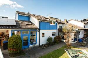 Wärme, Licht & Lebensfreude – Reihenendhaus mit Garten und viel Platz zum Durchatmen – Die vollständige Adresse der Immobilie erhältst du vom Anbieter., 79822 Titisee-Neustadt – Vorschaubild 2