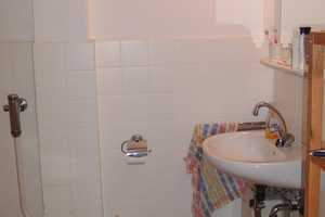 Romantisches 1-Raumappartment im DG mit Einbauküche, Bad und Diele! – Kurfürstenstr. 49, 45138 Essen – Vorschaubild 3