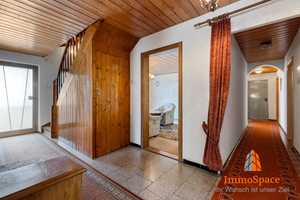IMMOSPACE *** GROßZÜGIGES EIN-  BZW ZWEIFAMILIENHAUS MIT GARTEN, XXL-GARAGEN UND STADELBEREICH *** – Augsburg (Kreis) – Vorschaubild 10