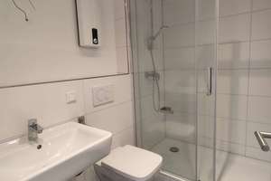 Wohnen im Schwanenquartier / moderne und renovierte 3 Zimmerwohnung mit Küche! – Dionysiusplatz 9, 47798 Stadtmitte, Krefeld – Vorschaubild 2