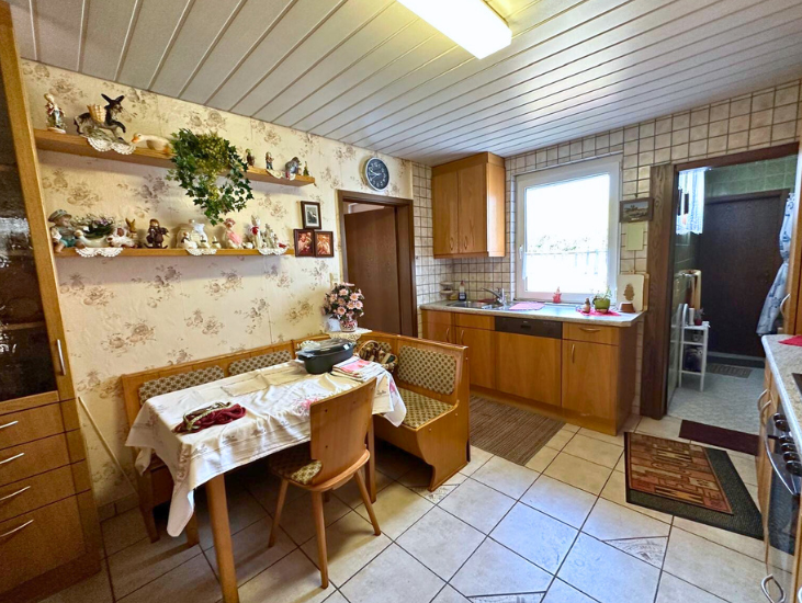 Immobilie in Bad Urach - Familienfreundliches Zuhause mit viel Platz, Garten und zwei Garagen - Bild 7