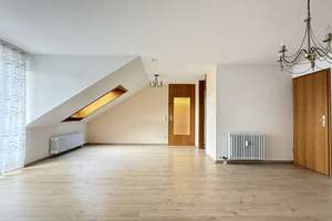 Großzügige 3,5-Zimmer Dachgeschosswohnung mit Sauna und Garage – Die vollständige Adresse der Immobilie erhältst du vom Anbieter., 74081 Horkheim, Heilbronn – Vorschaubild 2
