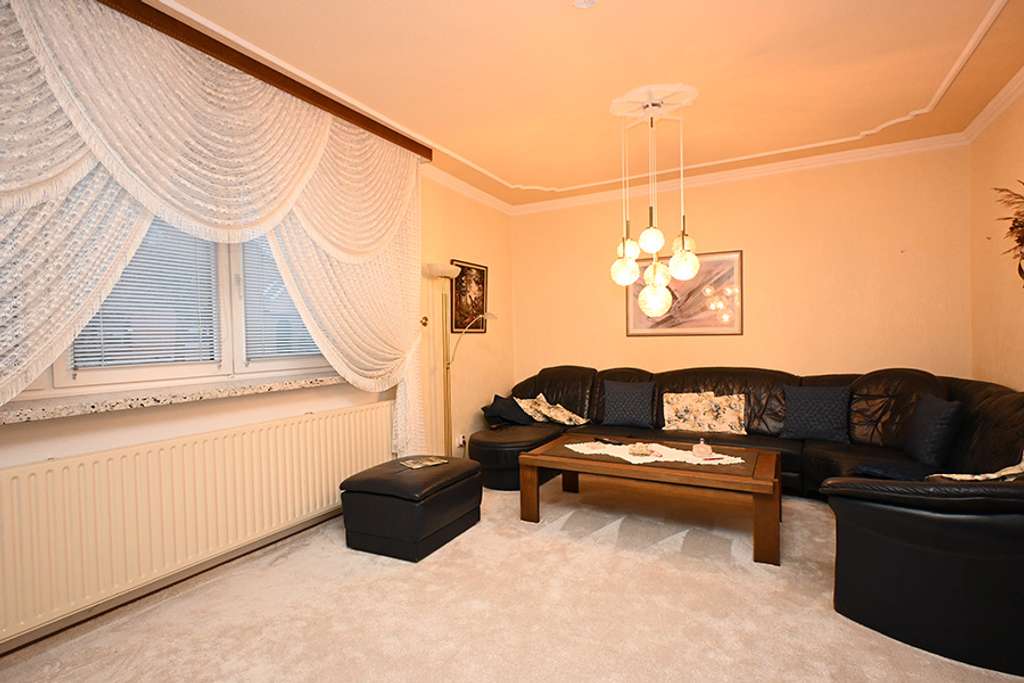 Immobilie in Algermissen - Hildesheim-Algermissen: Zweifamilienhaus mit Dachterrasse, auch für Kapitalanleger! - Bild 0