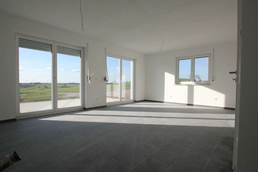 Immobilie in Adelmannsfelden - Adelmannsfelden, Neubau-Doppelhaushälfte in Massivbauweise kurzfristig beziehbar - Bild 1