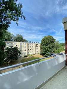 *** Singles oder Paare aufgepaßt!!! Einziehen und Wohlfühlen *** kleine 3-Zimmer-WE mit Balkon ***