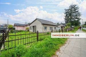 IMMOBERLIN.DE - Sanierungsbedürftiges Haus in sehr naturverbundener Lage