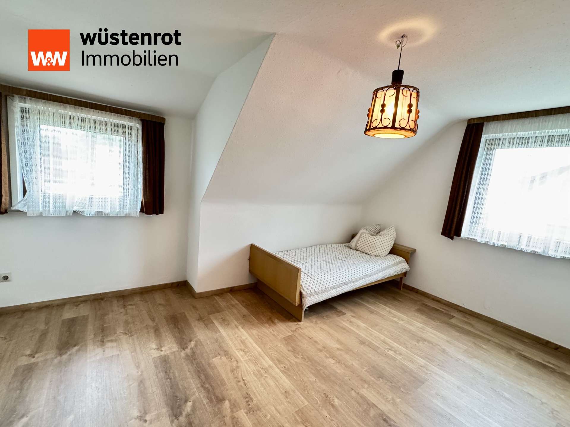 Immobilie in Altshausen - Charmantes Einfamilienhaus, ruhige Lage von Altshausen, modernisiert, gemütlich, herrlichem Garten! - Bild 3