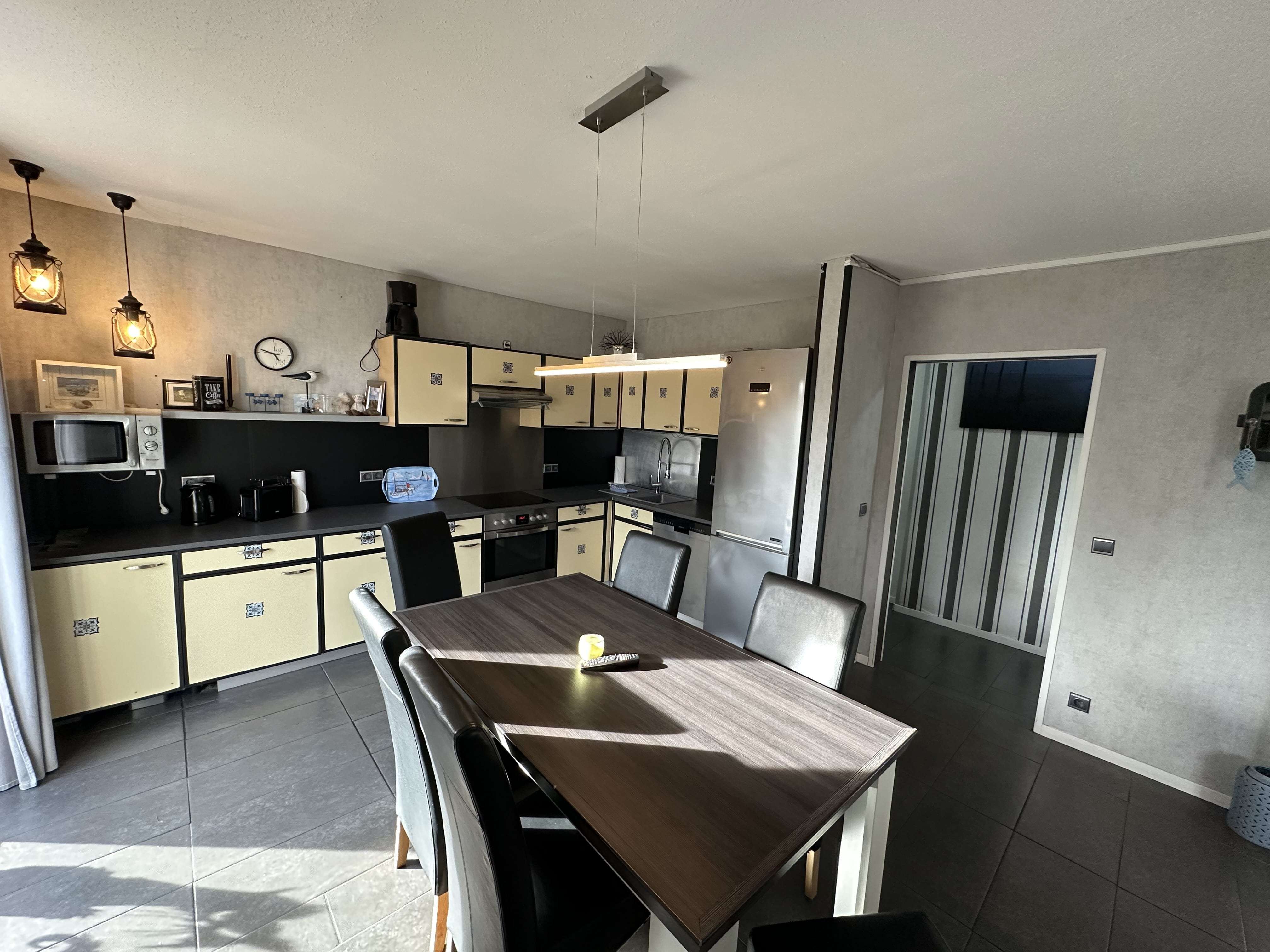 Immobilie in Bosbüll - Mehrfamilienhaus bei Dagebüll - 3 Wohneinheiten unter einem Dach vereint mit großer Doppelgarage.  - Bild 4