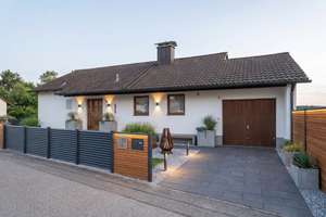 PROJEKT MIT WEITBLICK: Einfamilienhaus in Traumlage mit spektakulärem Modernisierungspotenzial – Die vollständige Adresse der Immobilie erhältst du vom Anbieter., 85614 Kirchseeon – Vorschaubild 2