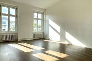 Sonnendurchflutete 2-Zimmer-Wohnung mit Balkon & Aufzug im historischen Zuckerbäckerhaus – Die vollständige Adresse der Immobilie erhältst du vom Anbieter., 10243 Friedrichshain, Berlin – Vorschaubild 2