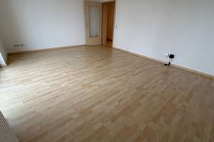 TOP Wohnlage mit Süd-Balkon am Wohnzi. !! – Sachsenring 41, 9127 Gablenz, Chemnitz – Vorschaubild 2