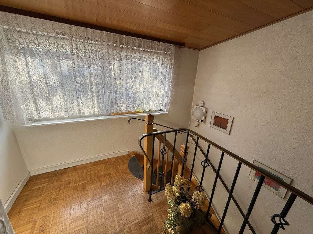 Immobilie in Bergneustadt - Wohnen mit Weitblick: Zweifamilienhaus mit Gewerbeeinheit in begehrter Lage von Bergneustadt - Bild 3