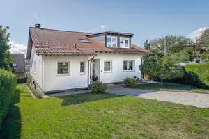 Großes, flexibel nutzbares Familiendomizil in beliebter Lage mit Garten, Garage und PV-Anlage – Die vollständige Adresse der Immobilie erhältst du vom Anbieter., 61279 Grävenwiesbach – Vorschaubild 1