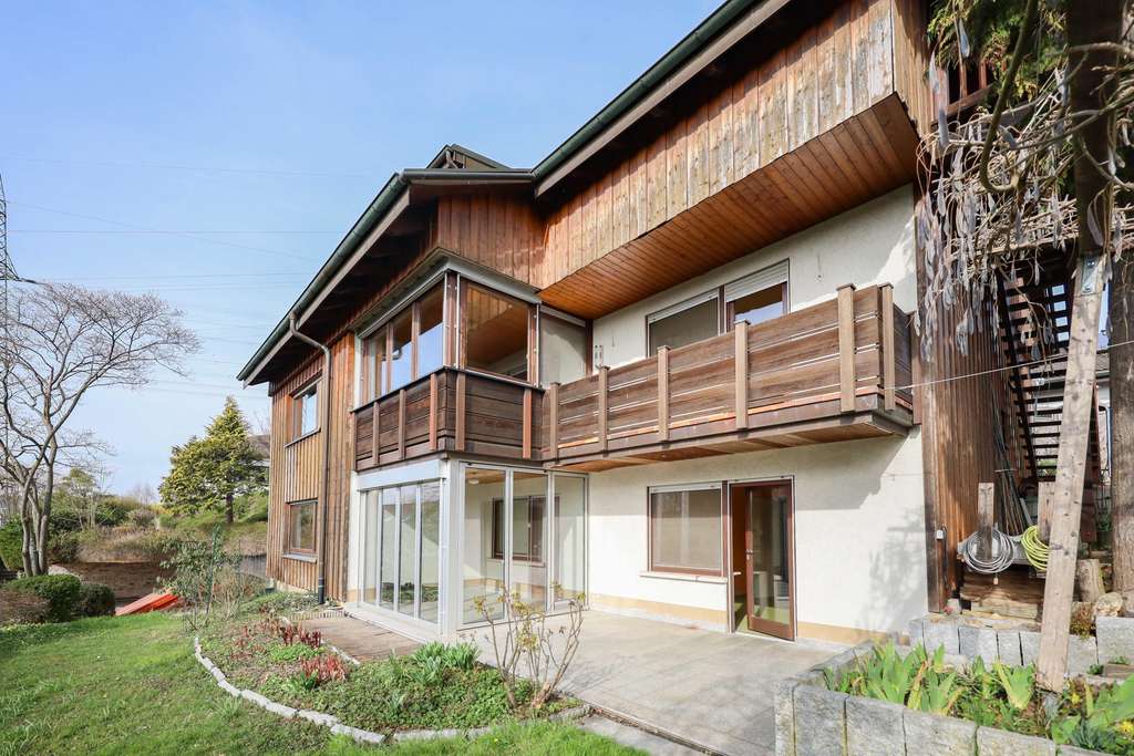 Immobilie in Lörrach - Großes Einfamilienhaus mit Einliegerwohnung - Großes, schön angelegtes Grundstück! - Bild 2