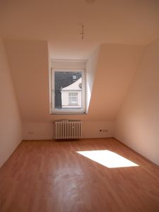 Citywohnung --teil-sanierter Altbau-- 3 ZKB