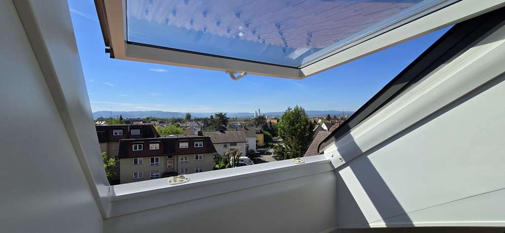 Immobilie in Weil am Rhein - Wohnen über zwei Ebenen – mit Sicht auf die Roche Towers - Bild 2