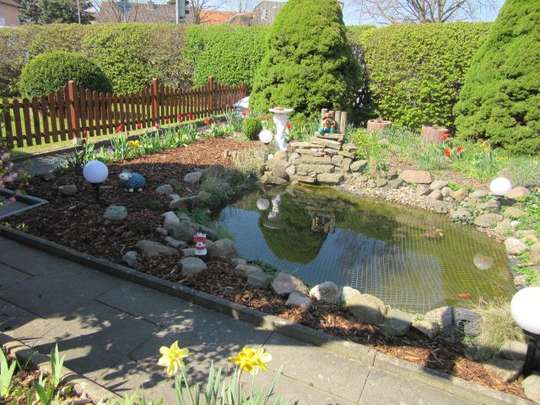 Garten mit Teich Garten mit Teich