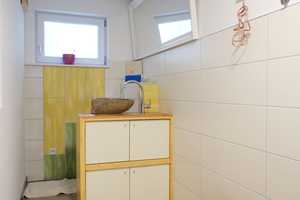 Neuwertiges, geräumiges Einfamilienhaus mit schönem Garten, Doppelgarage und Pkw-Stellplatz – Reutlingen (Kreis) – Vorschaubild 17