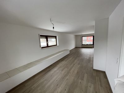 Modernisierte & Lichtdurchflutete 3 Zimmerwohnung mit großem Garten von 400 qm!