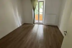 Exklusive, vollständig renovierte 3-Zimmer-Wohnung mit Balkon in Augsburg – Bauernfeindstraße 28, 86159 Augsburg – Vorschaubild 1