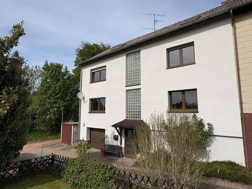 Immobilie in Püttlingen - Großes 2-3 Familienhaus mit Garten und Garagen in ruhiger Lage von Püttlingen - Köllerbach - Bild 2