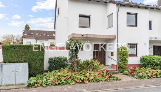 Bild von Gemütliches Reihenendhaus mit großem Garten und Garage am Haus