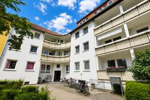 Kapitalanlage in begehrter Theaternähe | Vermietete 2-Zimmer-Wohnung mit Südwestbalkon