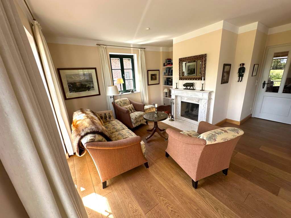 Immobilie in Userin - Ihr Rückzugsort im Grünen - Einfamilienhaus mit Einliegerwohnung, Wildkammer und Pool - Bild 3