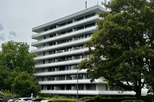 Wohnen mit Charakter: Gepflegtes Penthouse in Wiesbaden-Biebrich – Am Hohen Stein 20, 65203 Biebrich, Wiesbaden – Vorschaubild 3