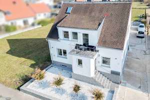 Modernisiertes Zweifamilienhaus mit bewohnbarem Nebengebäude & Baugrundstück in Staffelbach – Die vollständige Adresse der Immobilie erhältst du vom Anbieter., 96173 Oberhaid – Vorschaubild 2