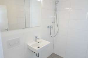 Modernisierte 2-Zimmer-Wohnung mit großem Balkon und Tiefgaragenplatz in Köln-Weiden (bezugsfrei) – Die vollständige Adresse der Immobilie erhältst du vom Anbieter., 50858 Weiden, Köln – Vorschaubild 13