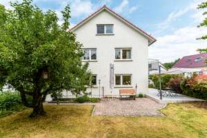 DIE GELEGENHEIT - Energetisch saniertes Zweifamilienhaus mit großem Garten in Schwieberdingen – Die vollständige Adresse der Immobilie erhältst du vom Anbieter., 71701 Schwieberdingen – Vorschaubild 2