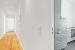 70 m² Altbauwohnung plus 45 m² Dachstudio – 115 qm nutzbare Fläche für kreative Nutzung – Die vollständige Adresse der Immobilie erhältst du vom Anbieter., 10715 Wilmersdorf, Berlin – Vorschaubild 11