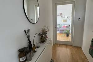 Bitte nur Mailanfragen: Luxuiös Wohnen am Galgenberg in einer schönen 2-Zimmer-Whg mit Dachterrasse – 93053 Galgenberg, Regensburg – Vorschaubild 3