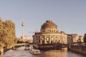 Architektenloft von Brandlhuber+ Muck Petzet: Sichtbeton, offene Edelstahlküche, Westterrasse – Aaron Bernstein Platz 2, 10117 Mitte (Ortsteil), Berlin – Vorschaubild 15