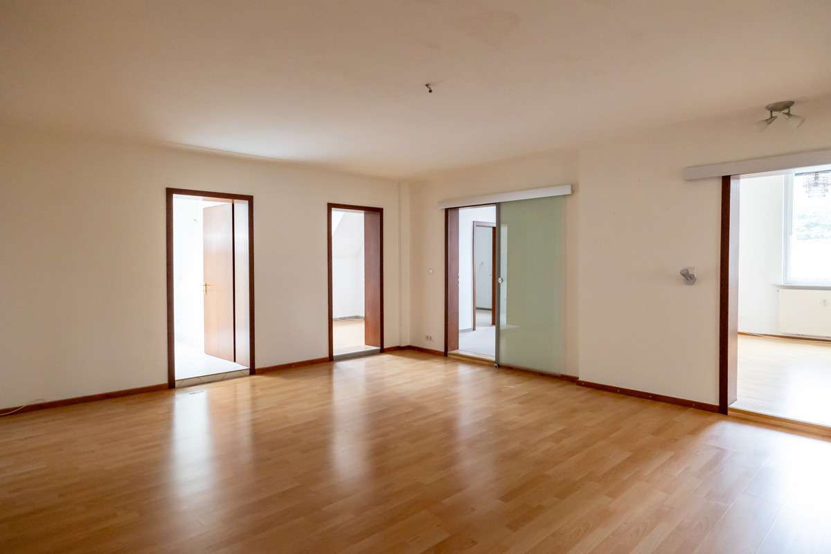 Immobilie in Ganderkesee - *** RIESIGE WOHNUNG - eigener DACHBODEN - eigener KELLER - eigenes TREPPENHAUS - DACHTERRASSE *** - Bild 8