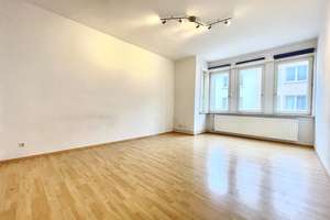 Lichtdurchflutete 3-Zimmer-Wohnung mit Balkon und Einbauküche! – Die vollständige Adresse der Immobilie erhältst du vom Anbieter., 30161 Mitte (Ortsteil), Hannover – Vorschaubild 1