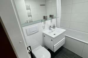 Stilvolle 1-Zimmer-Wohnung mit Balkon und faszinierendem Ausblick – Leopoldstraße 206, 80804 Neufreimann, München – Vorschaubild 3