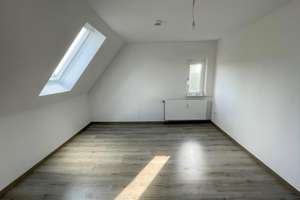 Nette Nachbarn inklusive - moderne 5-Zimmer-Dachgeschosswohnung in Braunschweig-Ölper! – Celler Heerstraße 37, 38114 Lehndorf-Watenbüttel, Braunschweig – Vorschaubild 5